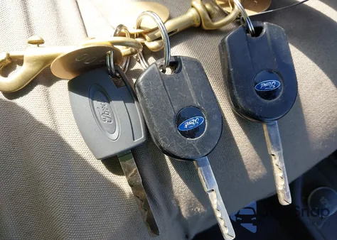 2019 Ford Transit-250 z USA, uszkodzony, nr VIN 1FTYR2CM5KKA87811